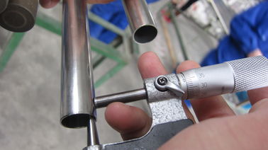 Jasny Annealed rury ze stali nierdzewnej DIN 17458 EN10216-5 TC 1 D4 / T3 1,4301 / 1,4307 25,4 X 2,11 X 6096 MM